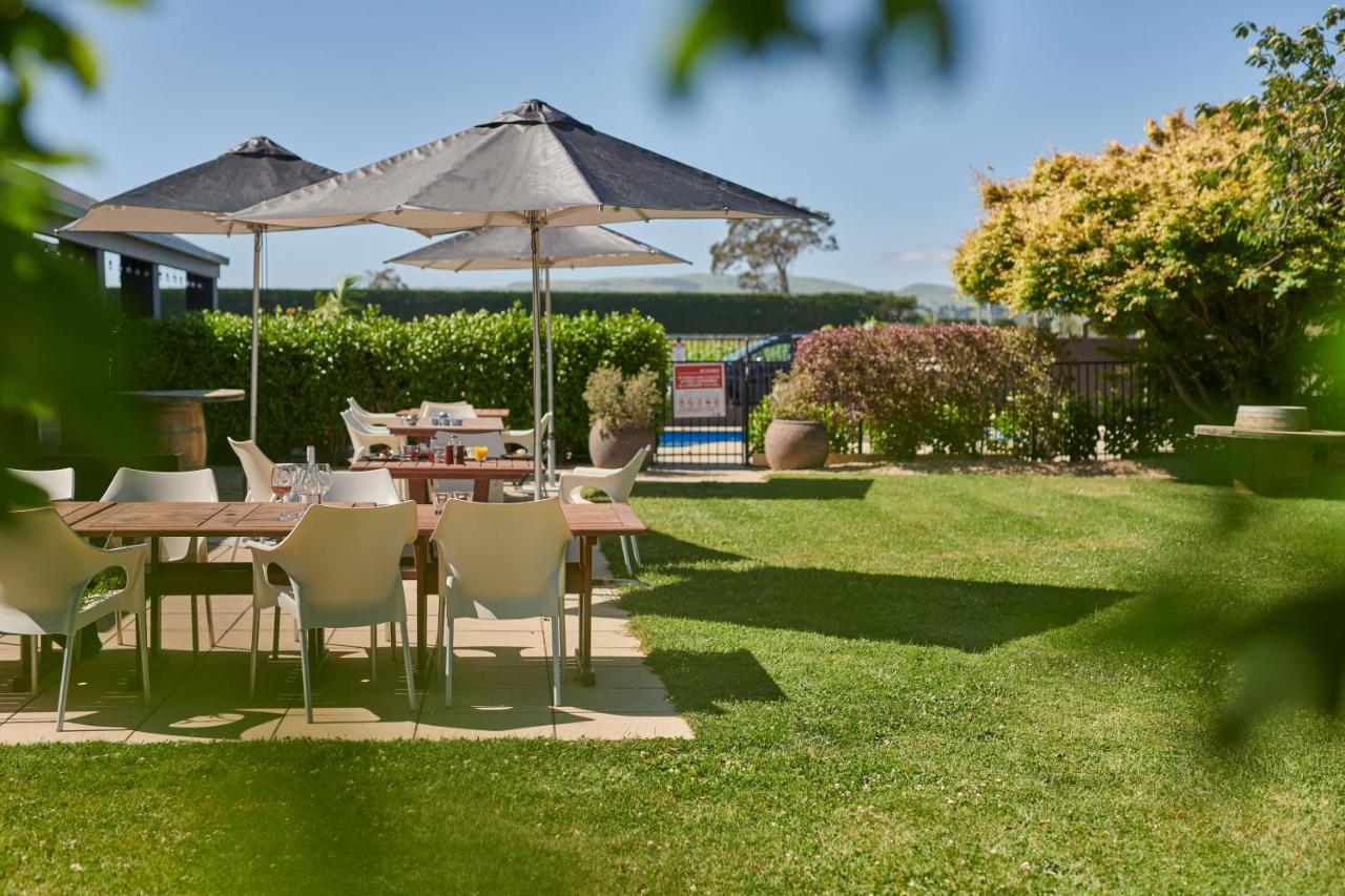 Parehua Resort Martinborough Exteriör bild The garden at the hotel