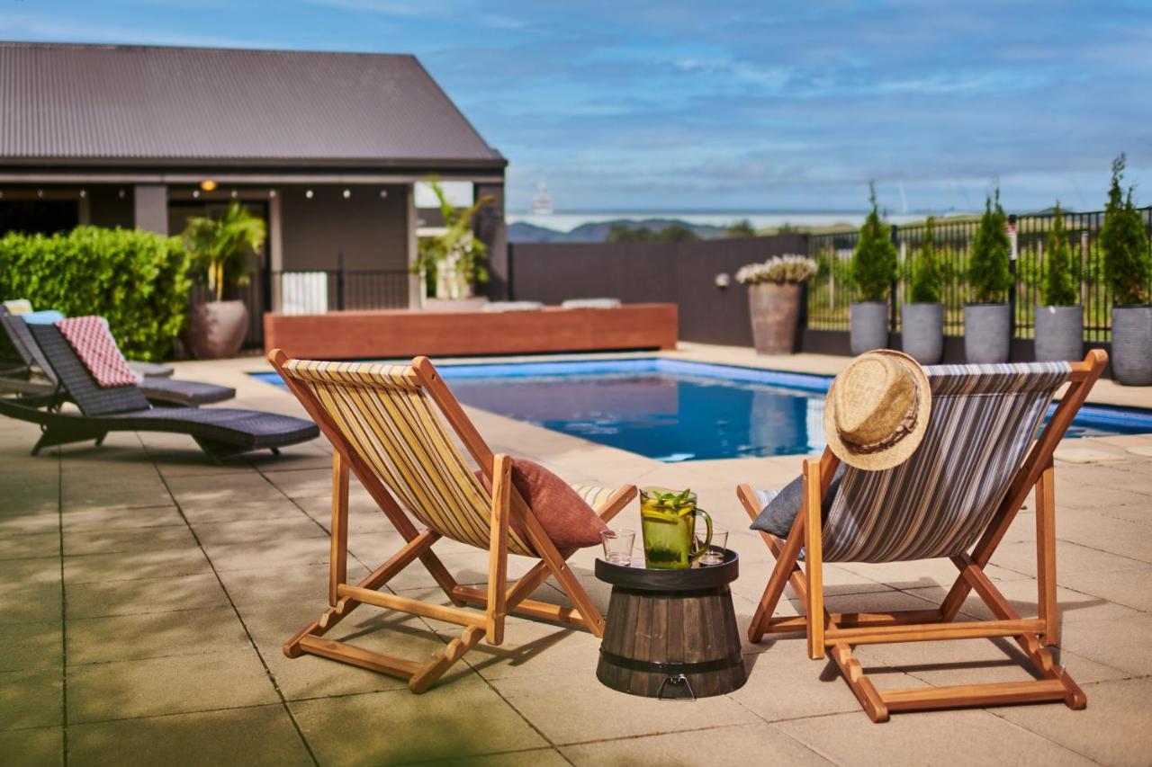Parehua Resort Martinborough Exteriör bild Rooftop pool at the Hotel