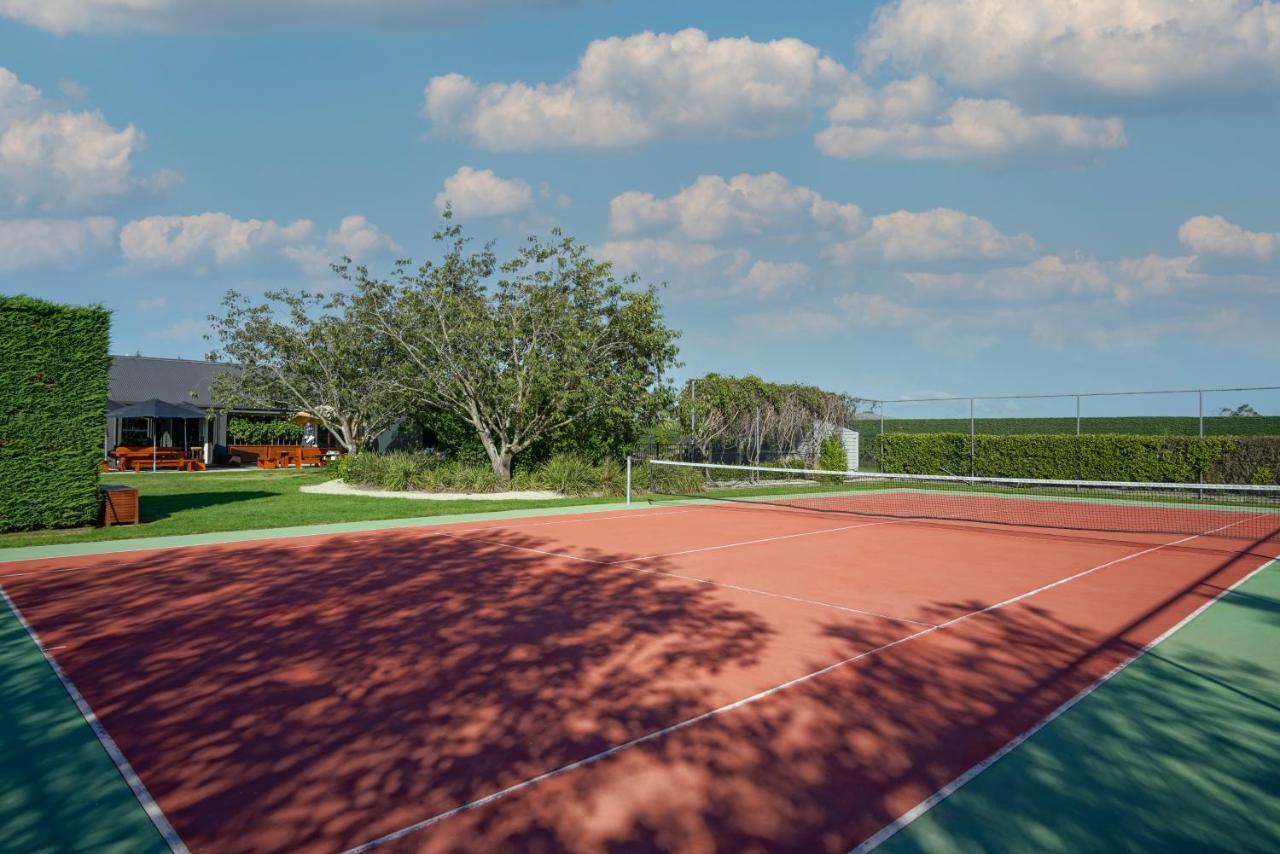 Parehua Resort Martinborough Exteriör bild Tennis court at the Boca Raton Resort