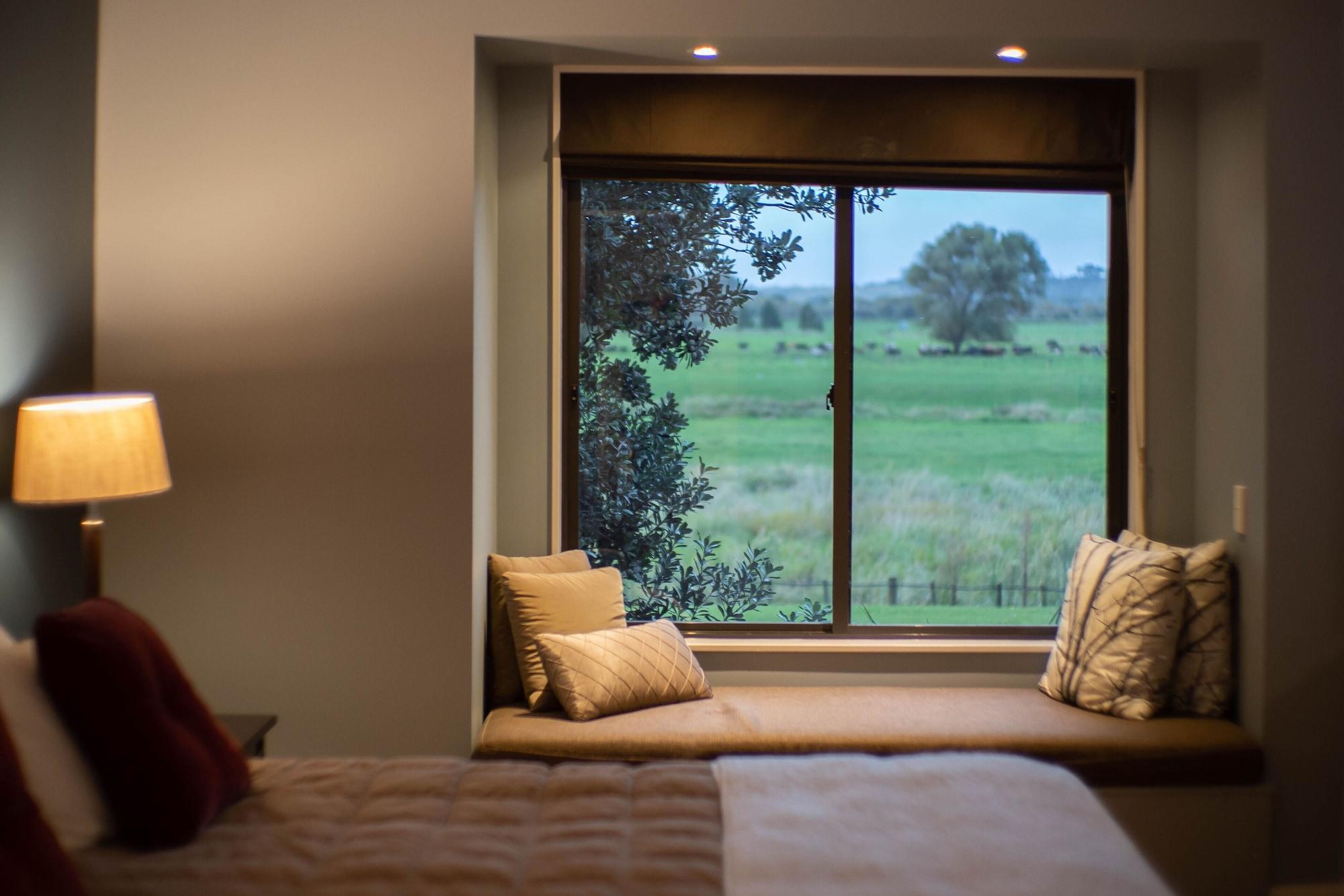 Parehua Resort Martinborough Exteriör bild A window seat