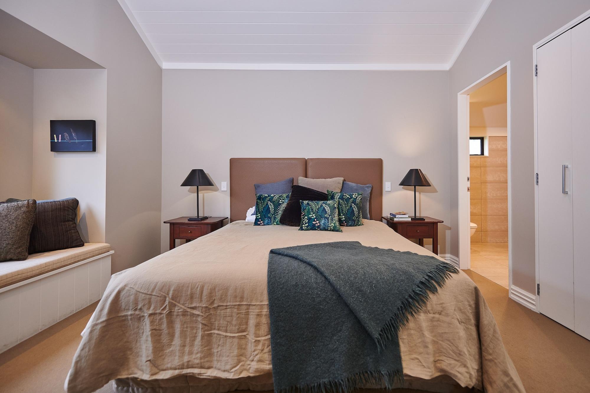 Parehua Resort Martinborough Exteriör bild A bedroom