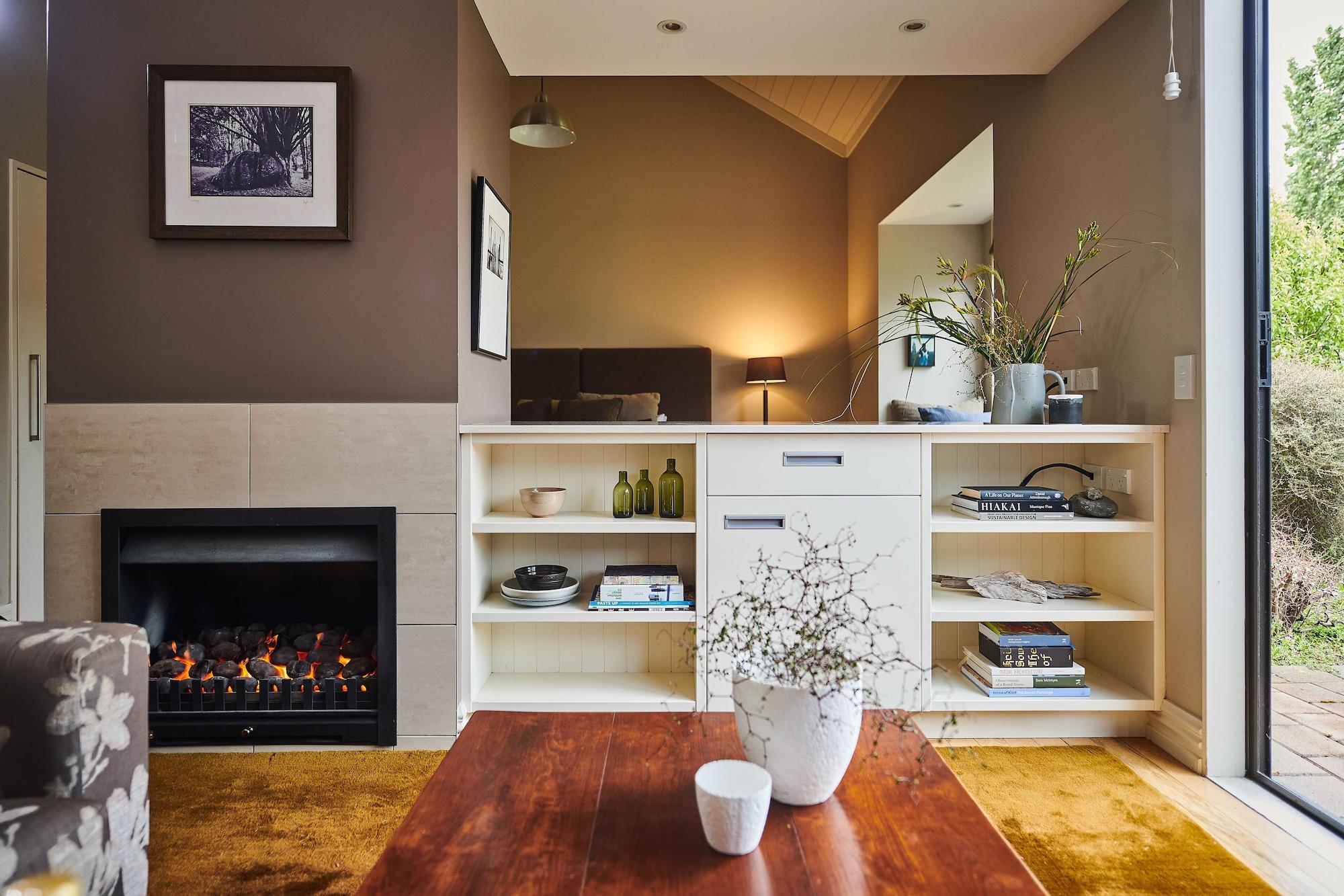 Parehua Resort Martinborough Exteriör bild A fireplace in a home