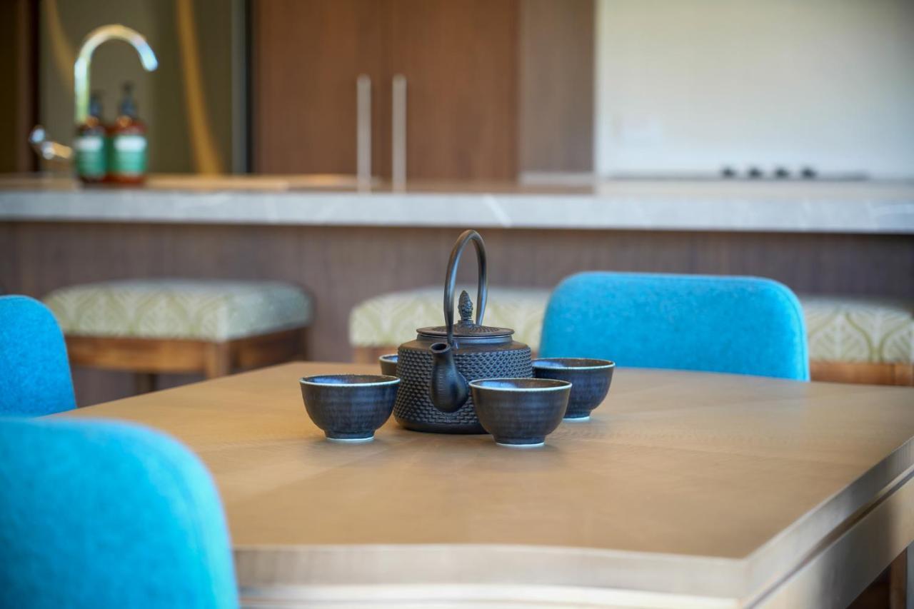 Parehua Resort Martinborough Exteriör bild A tea set