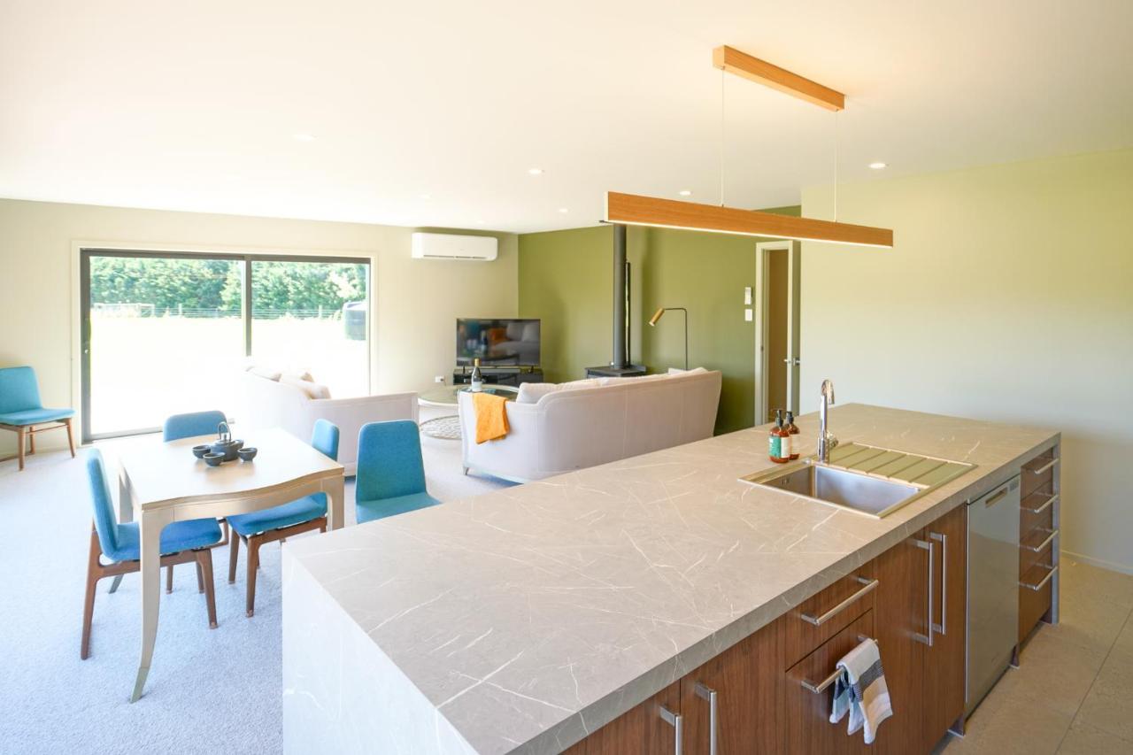 Parehua Resort Martinborough Exteriör bild A kitchen with a linear layout