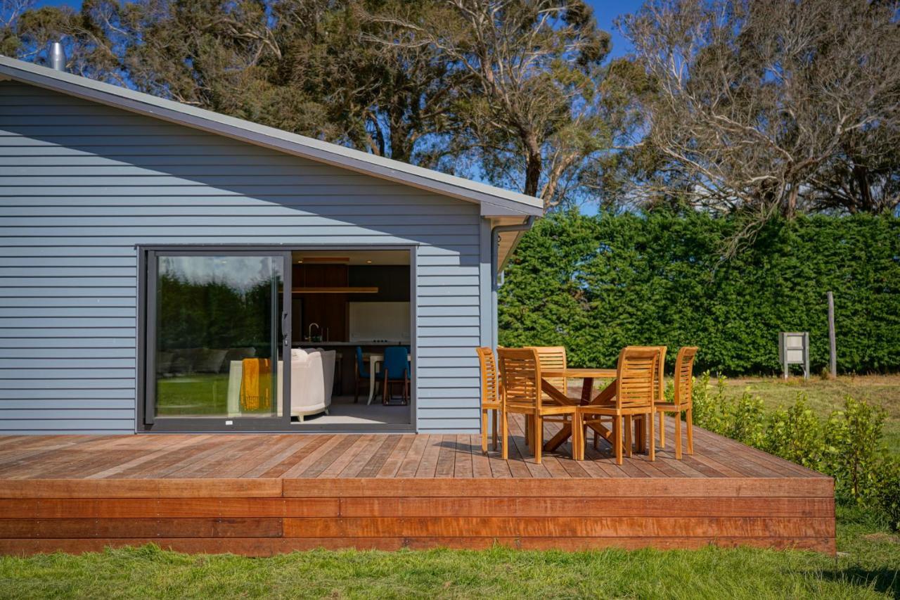 Parehua Resort Martinborough Exteriör bild A deck in New Zealand