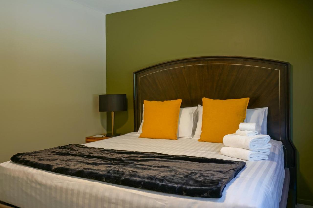 Parehua Resort Martinborough Exteriör bild A bed