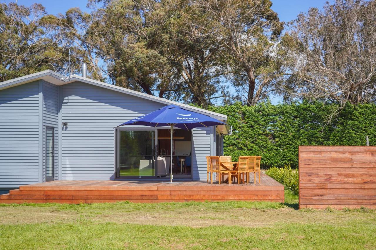 Parehua Resort Martinborough Exteriör bild A typical holiday home at the park