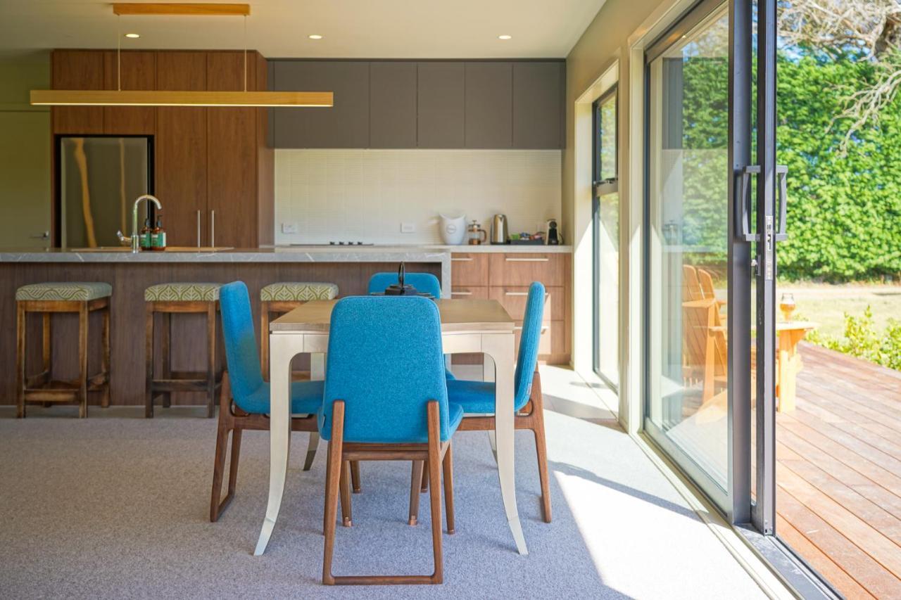 Parehua Resort Martinborough Exteriör bild Kitchen and dining area